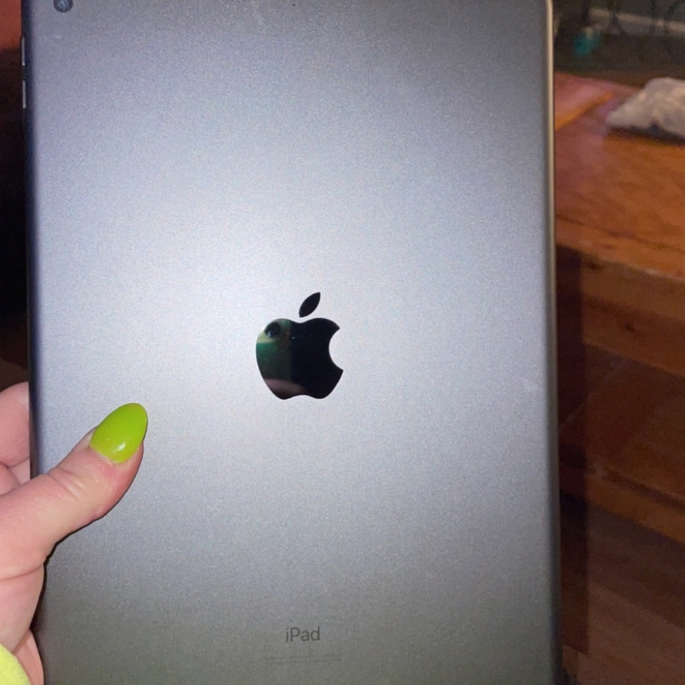 Apple I pad 10.2